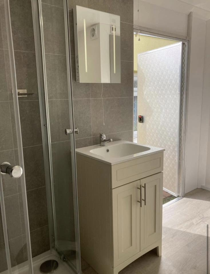 Temporary shower pod vanity unit and mirrored cabinet